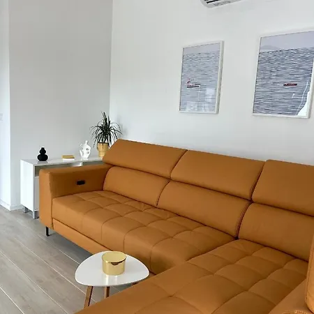 Διαμέρισμα Aurus 2 *